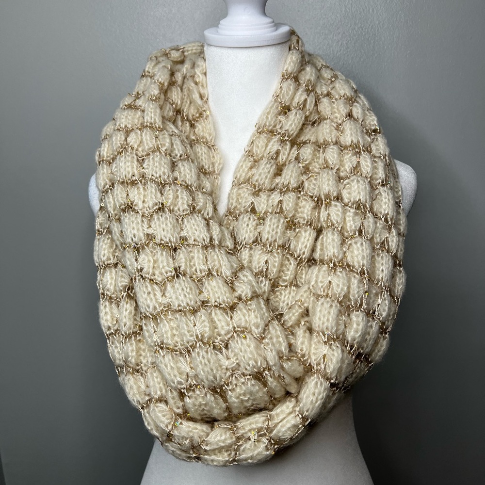 Mark. Women's Infinity Chunky Scarf